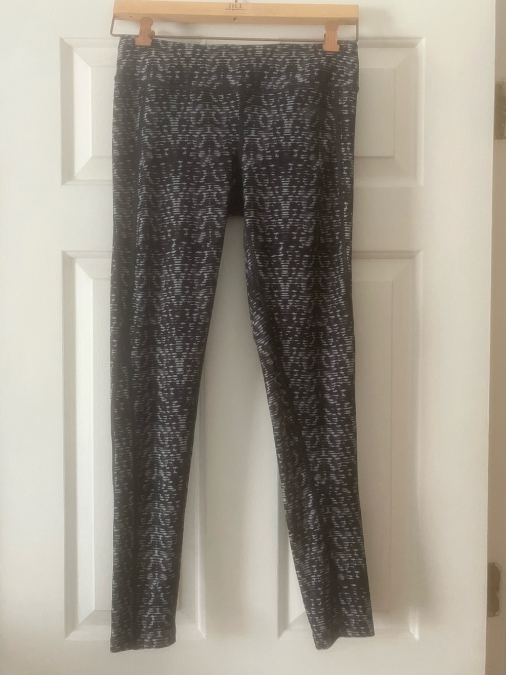The North Face Black & White Patterned Active Leggings small